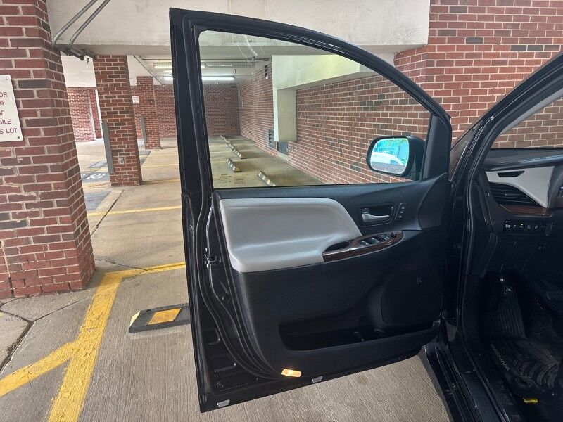 2018 Toyota Sienna Limited Premium 7-Passenger AWD Arlington VA