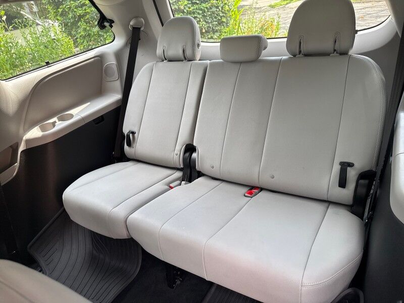 2018 Toyota Sienna Limited Premium AWD 7-Passenger w/ Entertainment Pkg Arlington VA