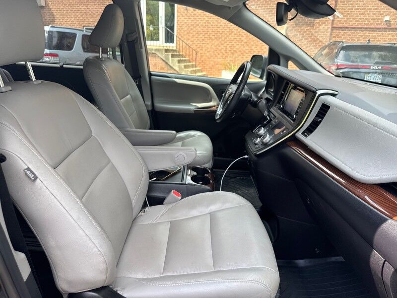 2018 Toyota Sienna Limited Premium AWD 7-Passenger w/ Entertainment Pkg Arlington VA