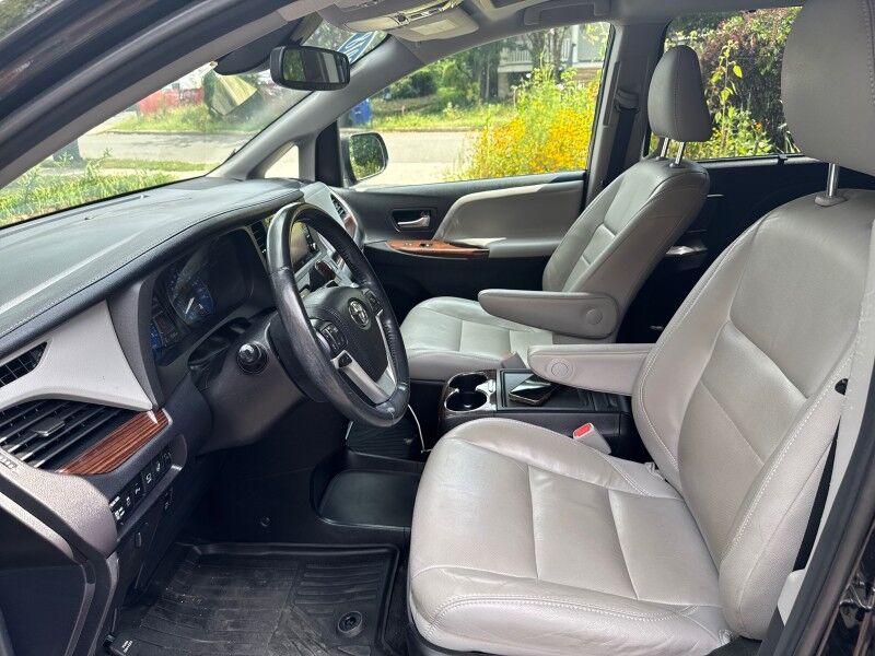 2018 Toyota Sienna Limited Premium AWD 7-Passenger w/ Entertainment Pkg Arlington VA