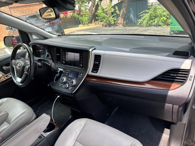 2018 Toyota Sienna Limited Premium AWD 7-Passenger w/ Entertainment Pkg Arlington VA