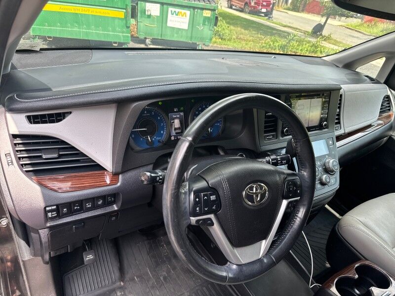 2018 Toyota Sienna Limited Premium AWD 7-Passenger w/ Entertainment Pkg Arlington VA