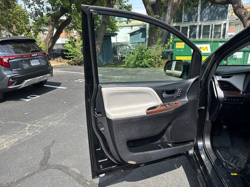 2018 Toyota Sienna Limited Premium AWD 7-Passenger w/ Entertainment Pkg Arlington VA