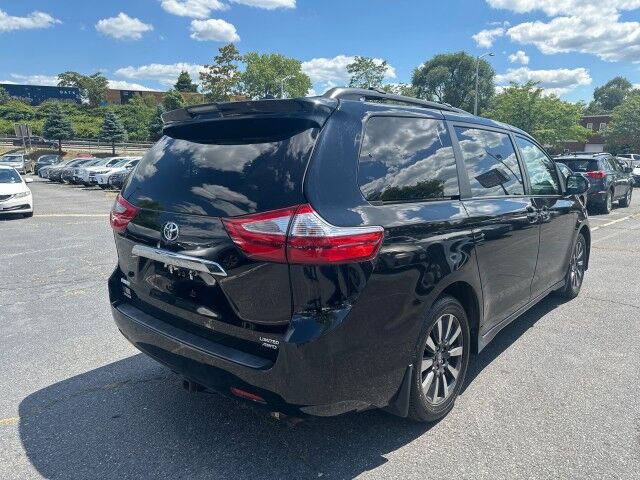 2018 Toyota Sienna Limited Premium Worcester MA