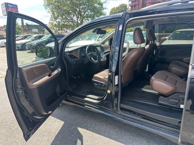 2018 Toyota Sienna Limited Premium Worcester MA