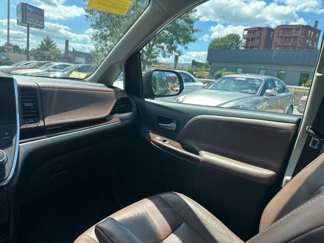 2018 Toyota Sienna Limited Premium Worcester MA