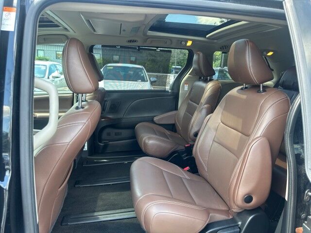 2018 Toyota Sienna Limited Premium Worcester MA