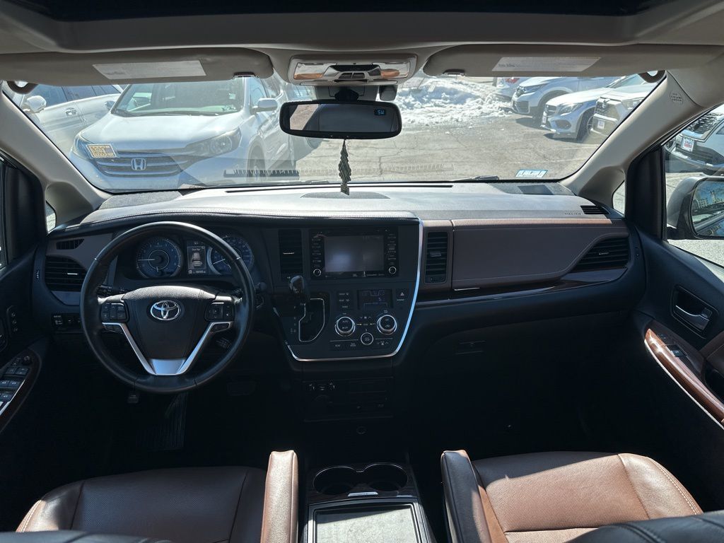 2018 Toyota Sienna Limited Premium Worcester MA