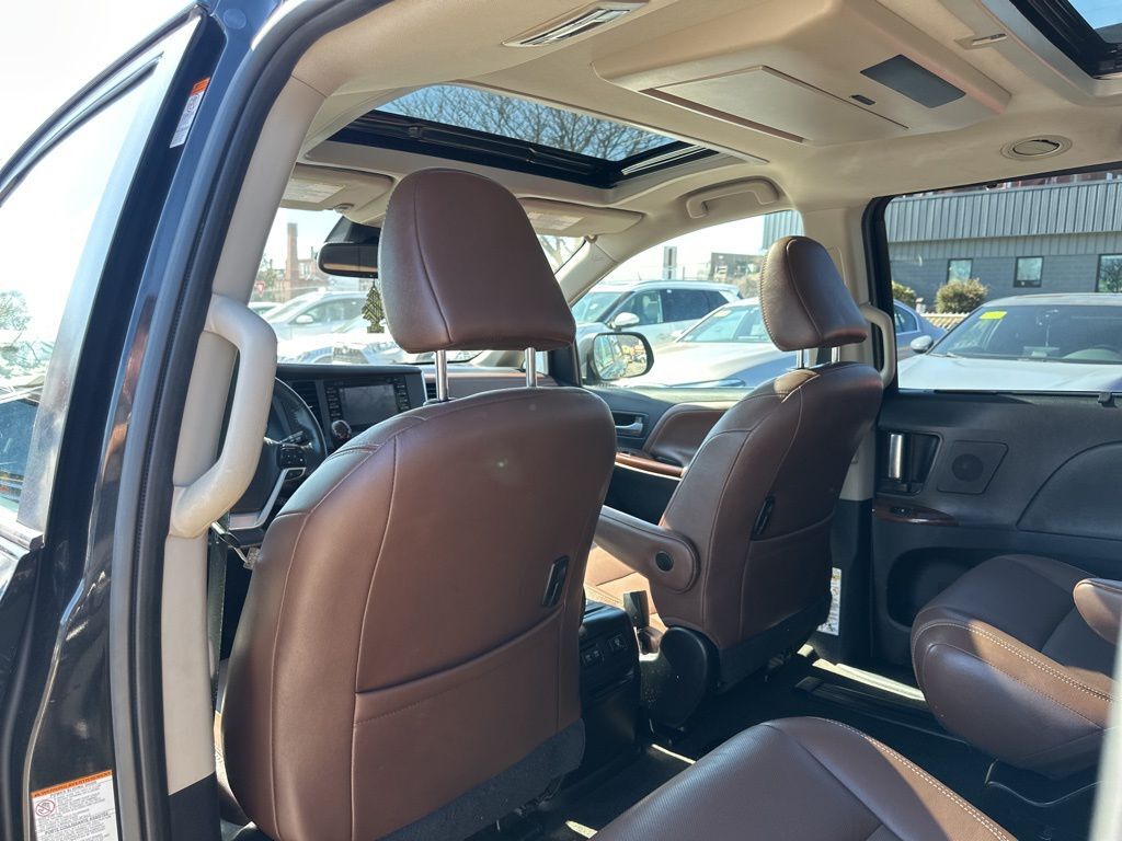 2018 Toyota Sienna Limited Premium Worcester MA