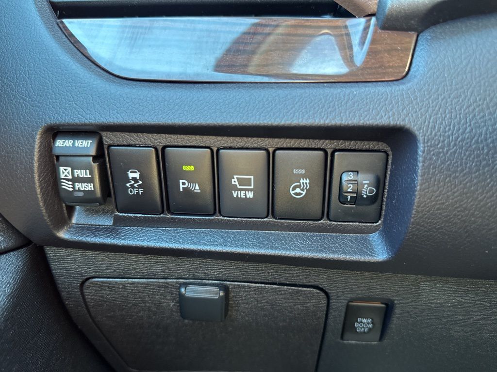 2018 Toyota Sienna Limited Premium Worcester MA