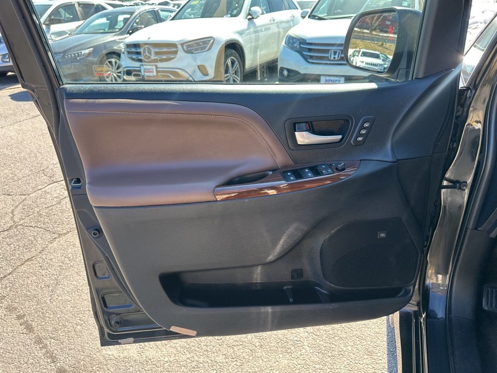 2018 Toyota Sienna Limited Premium Worcester MA