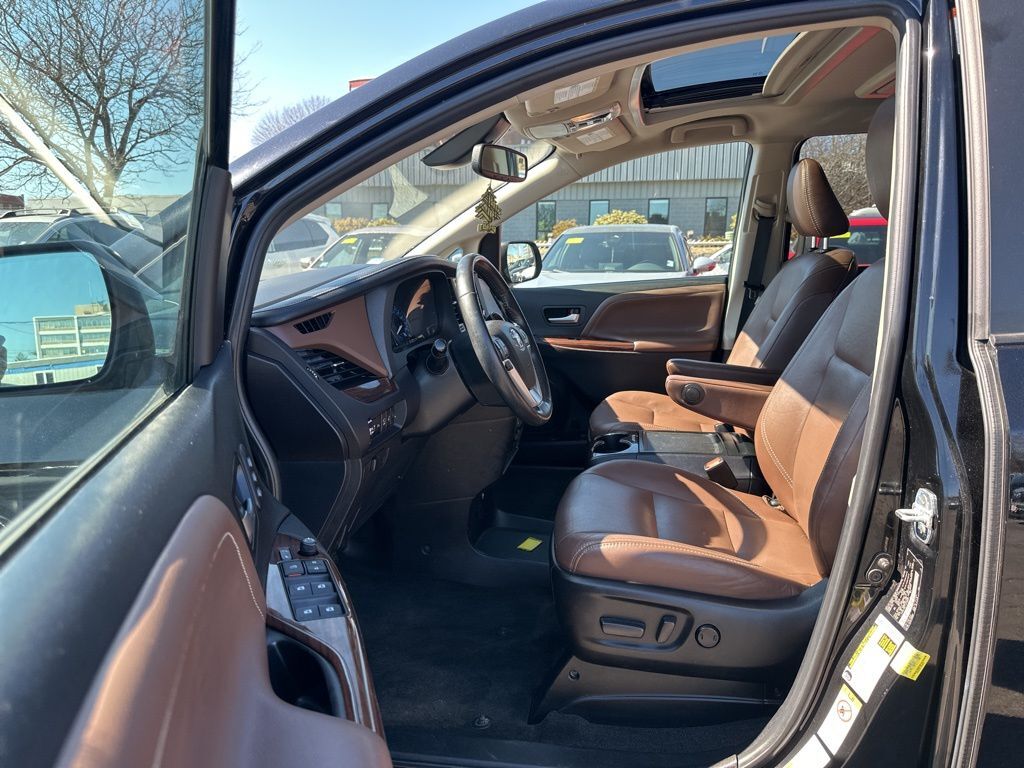 2018 Toyota Sienna Limited Premium Worcester MA