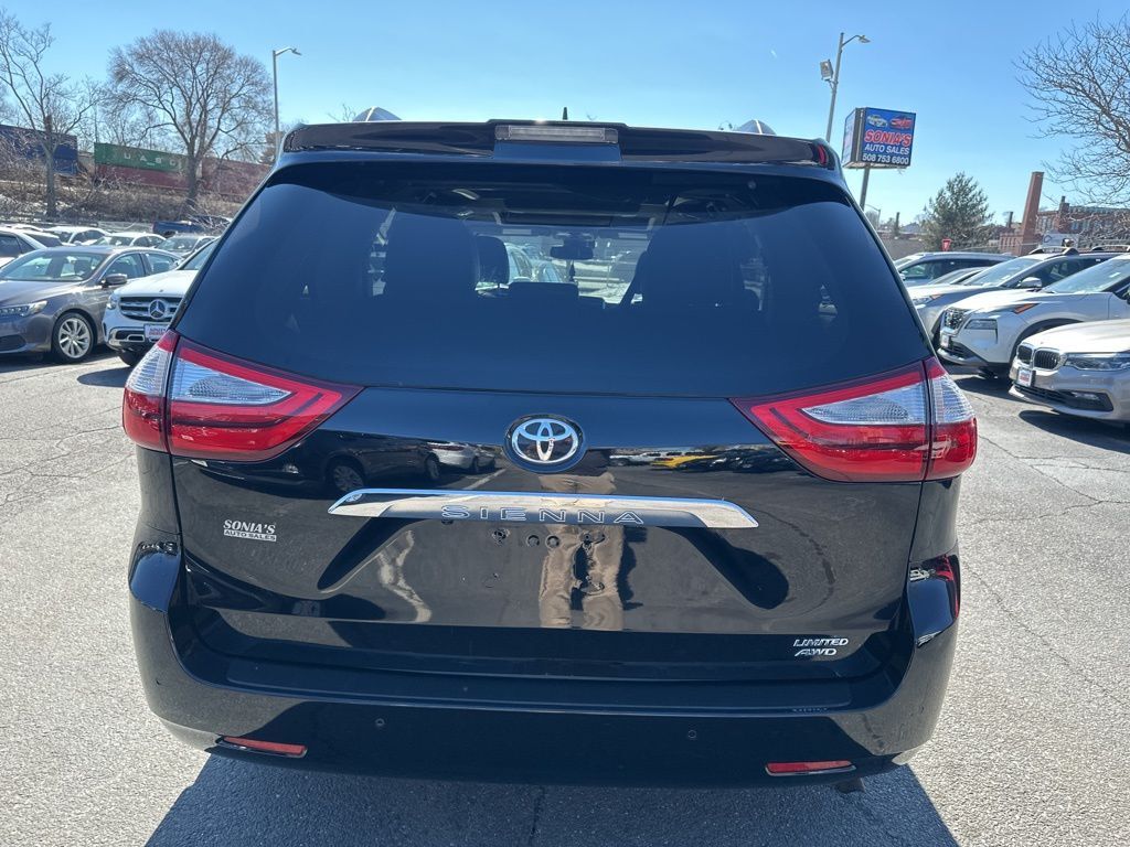 2018 Toyota Sienna Limited Premium Worcester MA
