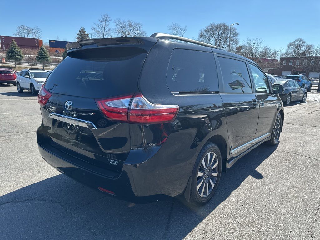 2018 Toyota Sienna Limited Premium Worcester MA