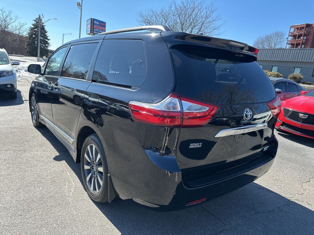 2018 Toyota Sienna Limited Premium Worcester MA