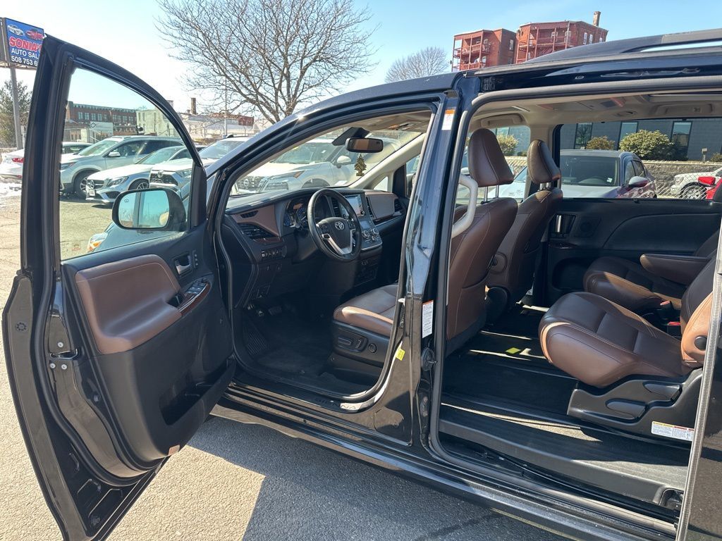 2018 Toyota Sienna Limited Premium Worcester MA