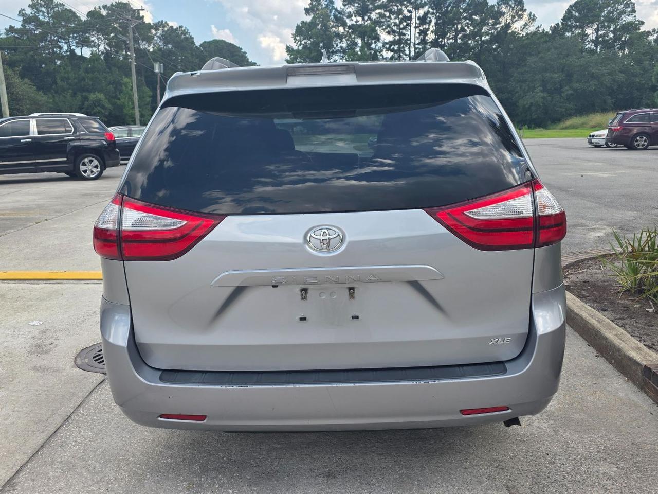 2018 Toyota Sienna XLE 8 Passenger