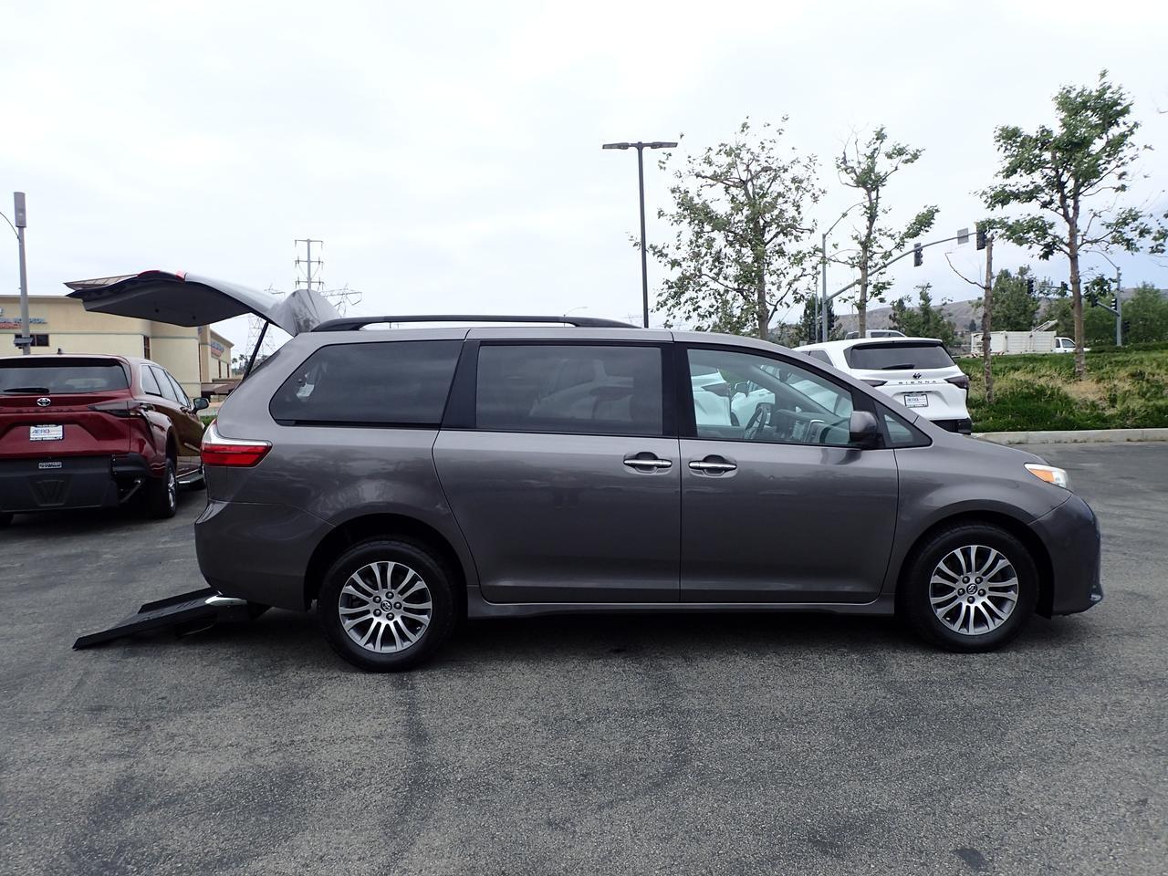2018 Toyota Sienna XLE