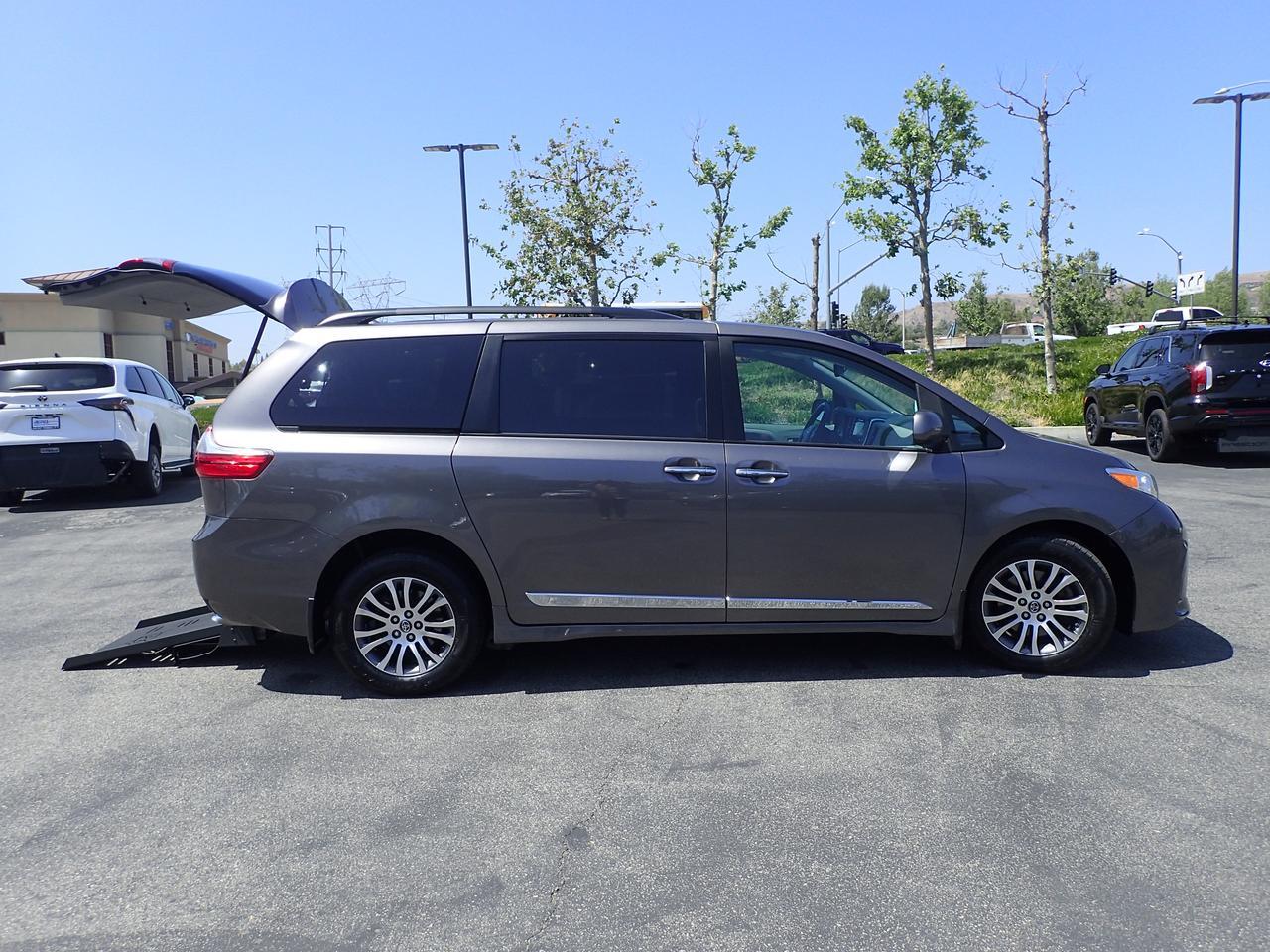 2018 Toyota Sienna XLE