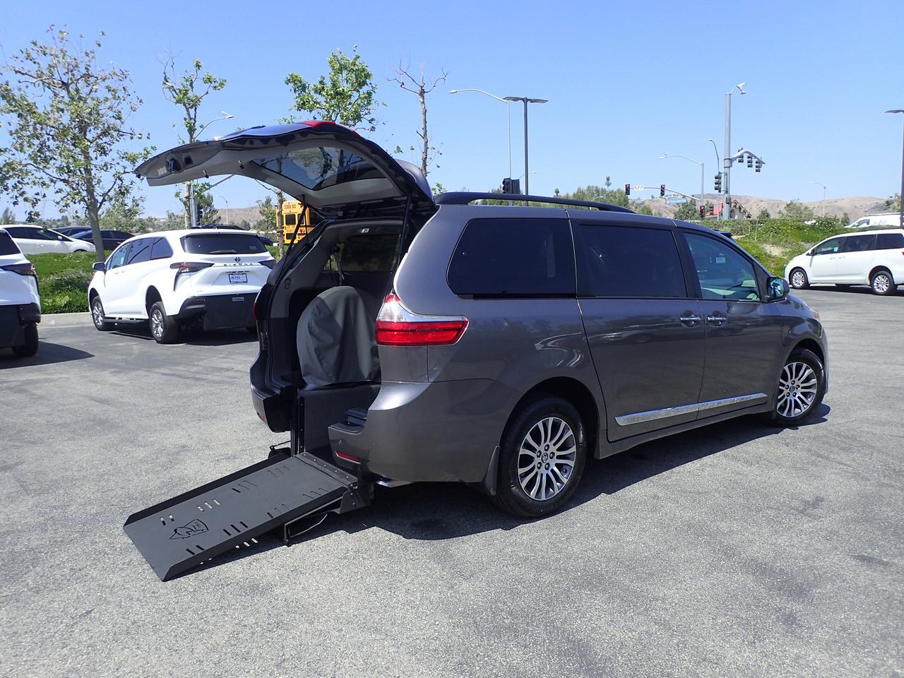 2018 Toyota Sienna XLE