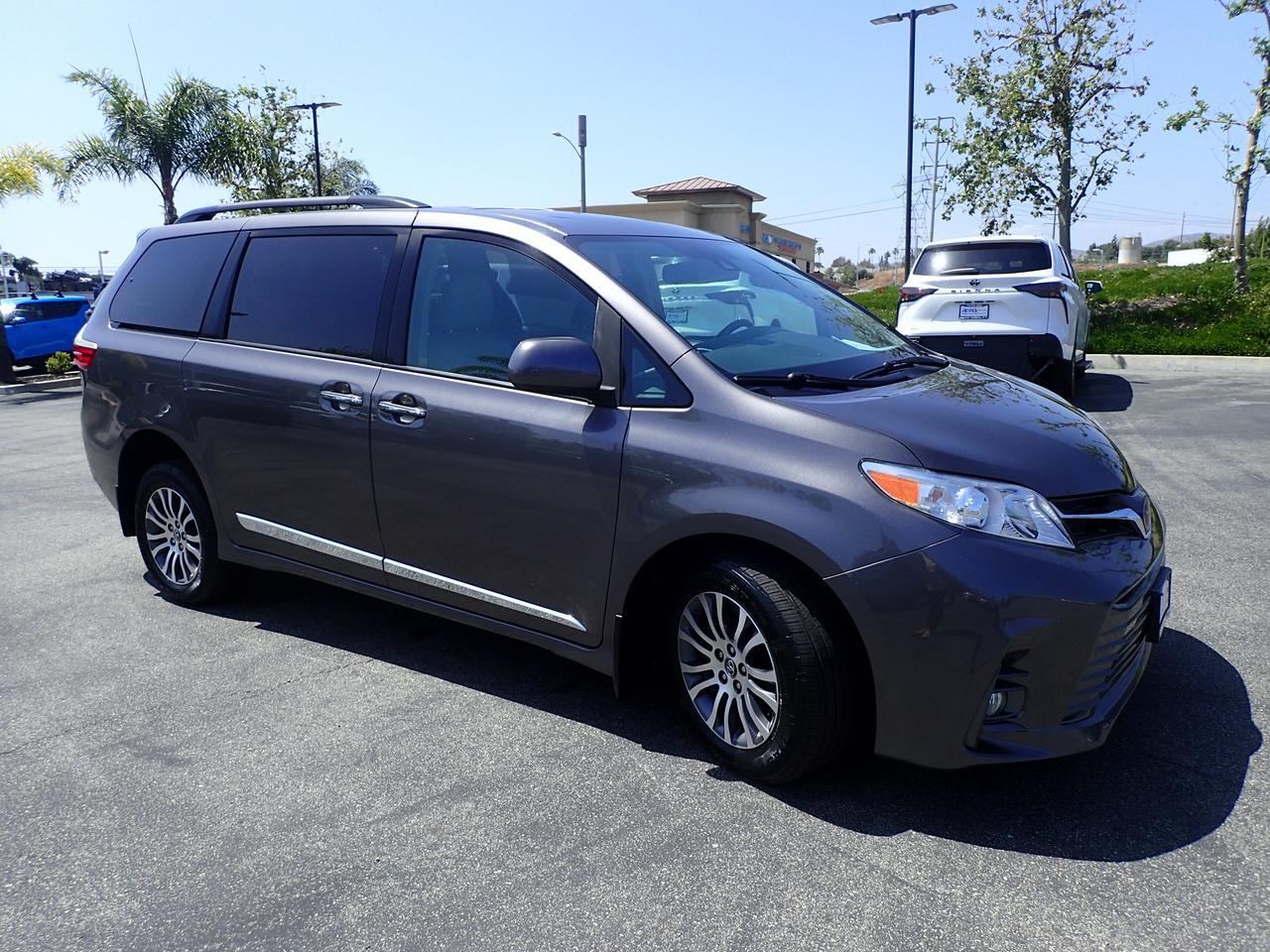 2018 Toyota Sienna XLE