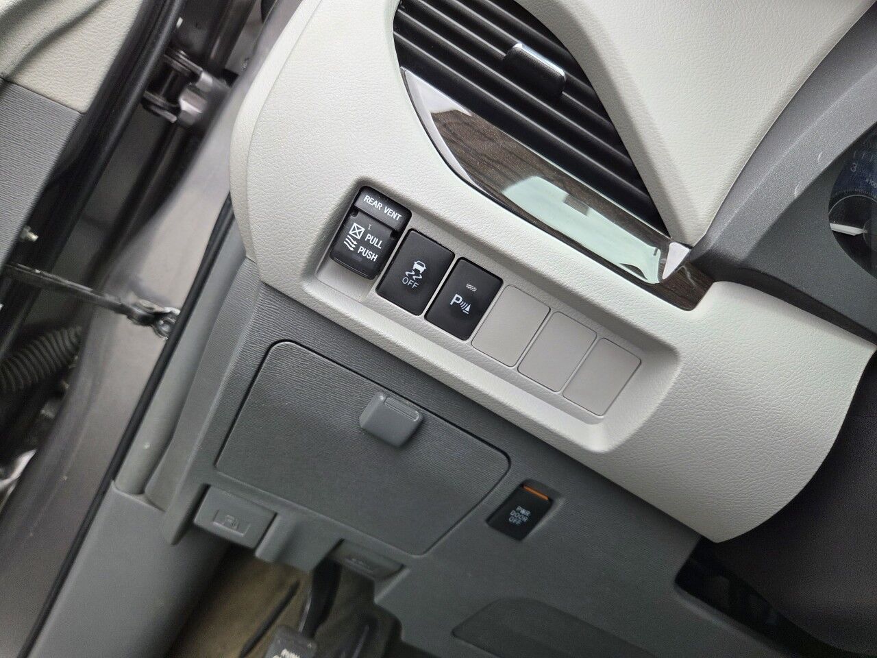 2018 Toyota Sienna XLE Charlton MA