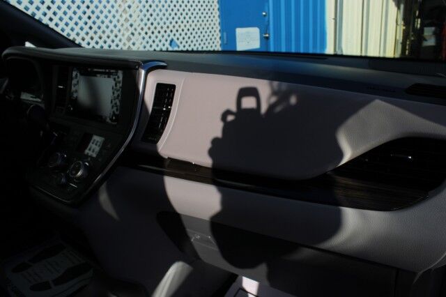 2018 Toyota Sienna XLE NAVI Melbourne FL