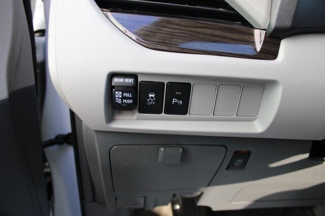 2018 Toyota Sienna XLE NAVI Melbourne FL