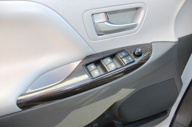 2018 Toyota Sienna XLE NAVI Melbourne FL