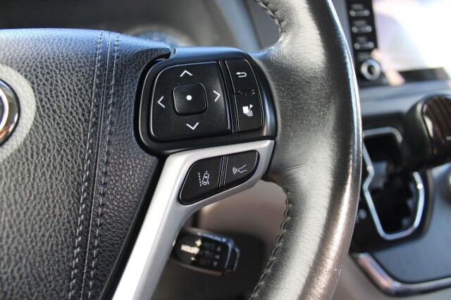 2018 Toyota Sienna XLE NAVI Melbourne FL