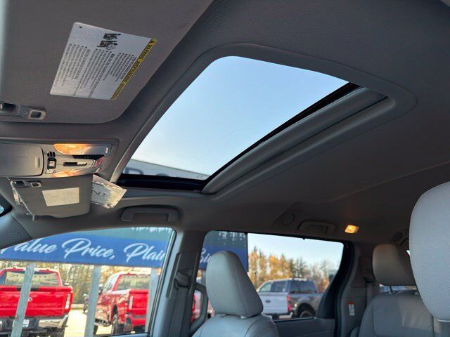 2018 Toyota Sienna XLE Pine River MN