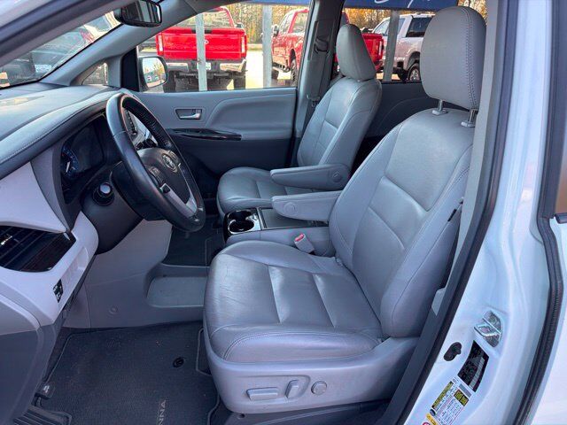 2018 Toyota Sienna XLE Pine River MN