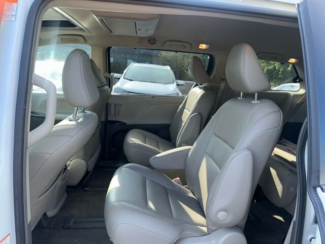 2018 Toyota Sienna XLE Premium Worcester MA