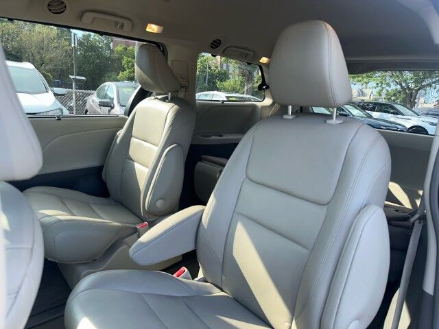 2018 Toyota Sienna XLE Premium Worcester MA