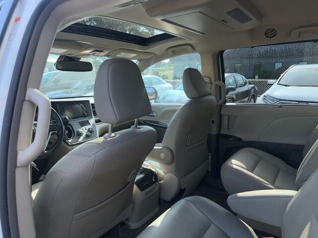 2018 Toyota Sienna XLE Premium Worcester MA