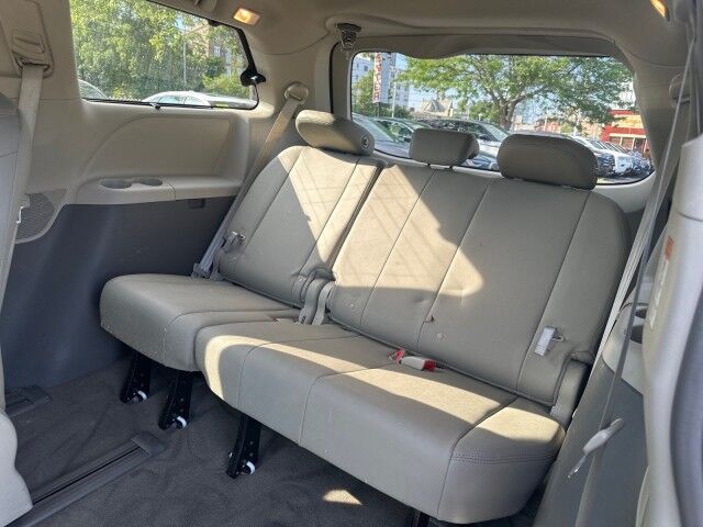 2018 Toyota Sienna XLE Premium Worcester MA