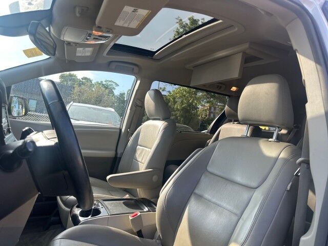 2018 Toyota Sienna XLE Premium Worcester MA
