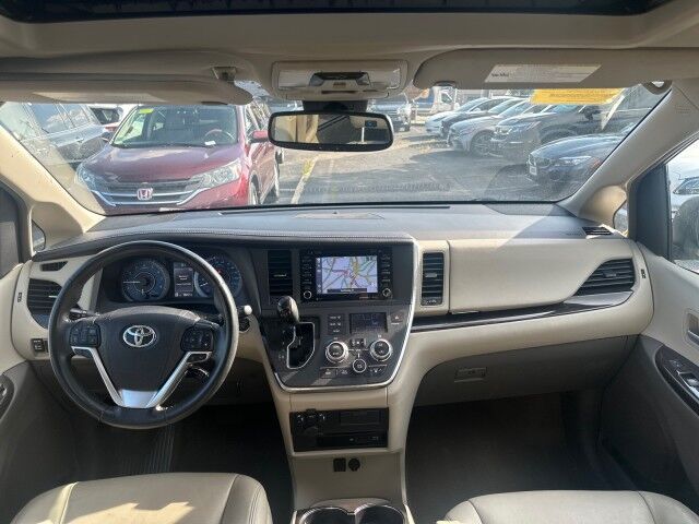 2018 Toyota Sienna XLE Premium Worcester MA