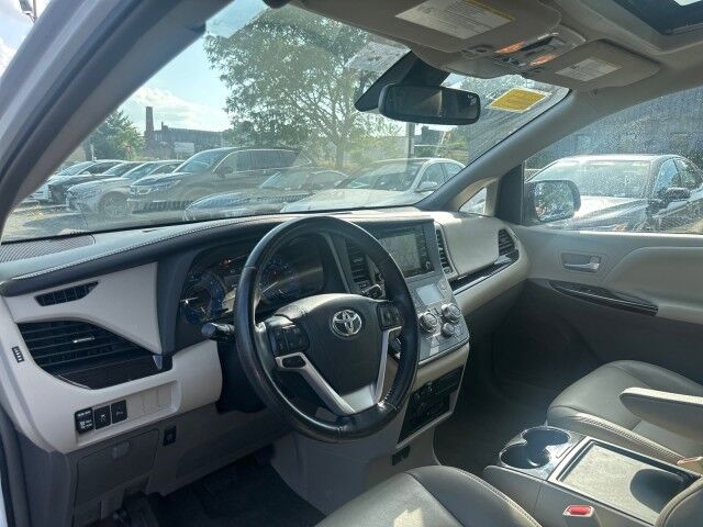 2018 Toyota Sienna XLE Premium Worcester MA