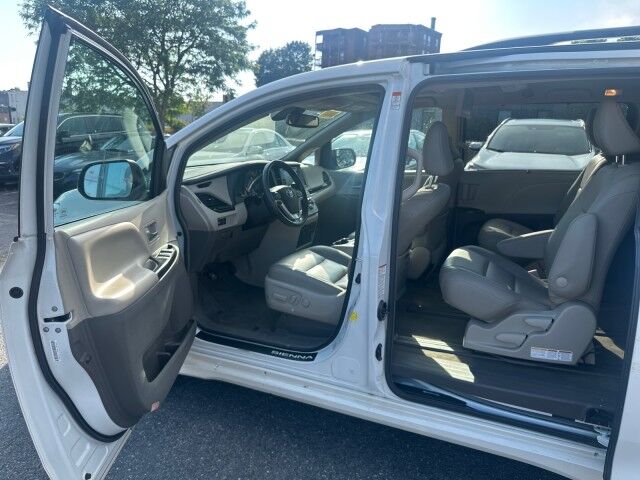 2018 Toyota Sienna XLE Premium Worcester MA