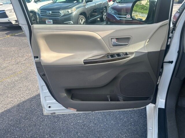 2018 Toyota Sienna XLE Premium Worcester MA