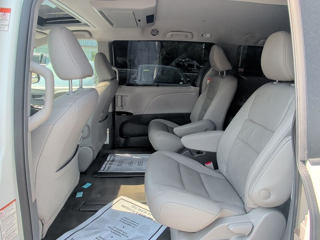 2018 Toyota Sienna XLE Premium Worcester MA