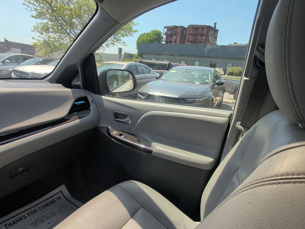 2018 Toyota Sienna XLE Premium Worcester MA
