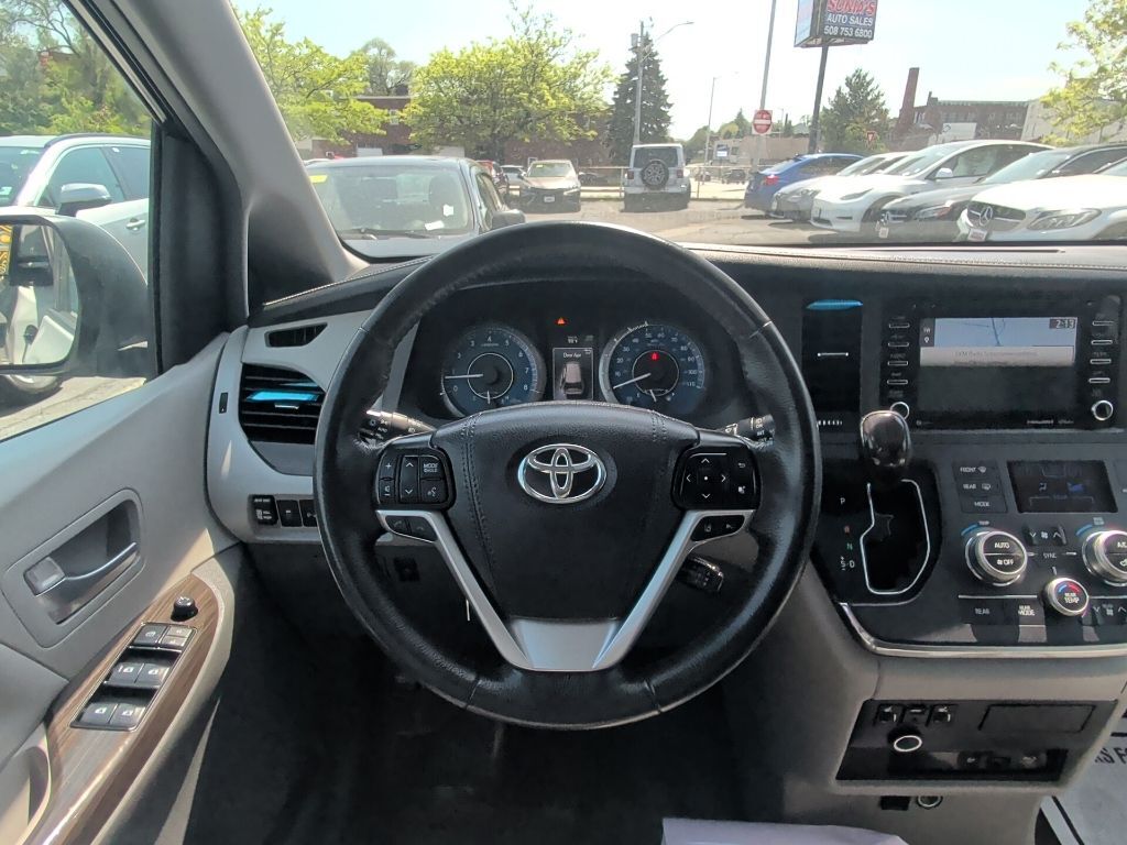 2018 Toyota Sienna XLE Premium Worcester MA