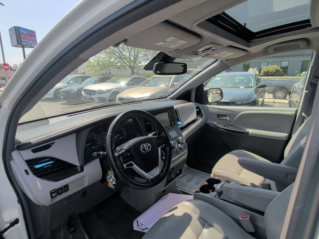 2018 Toyota Sienna XLE Premium Worcester MA