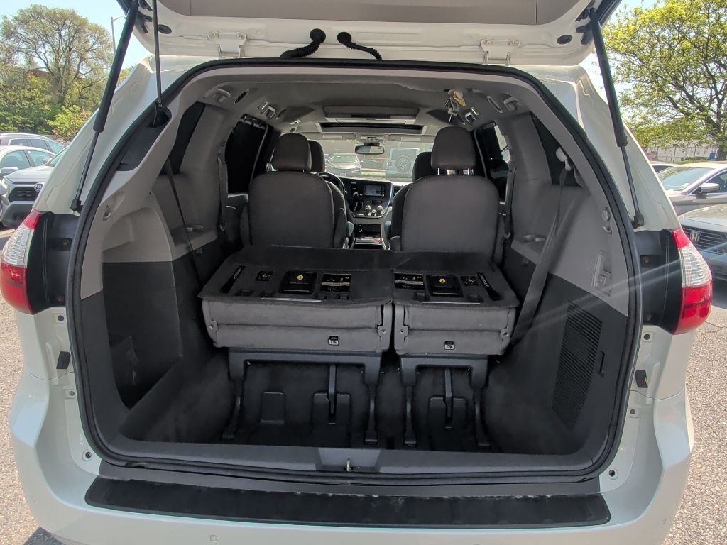 2018 Toyota Sienna XLE Premium Worcester MA