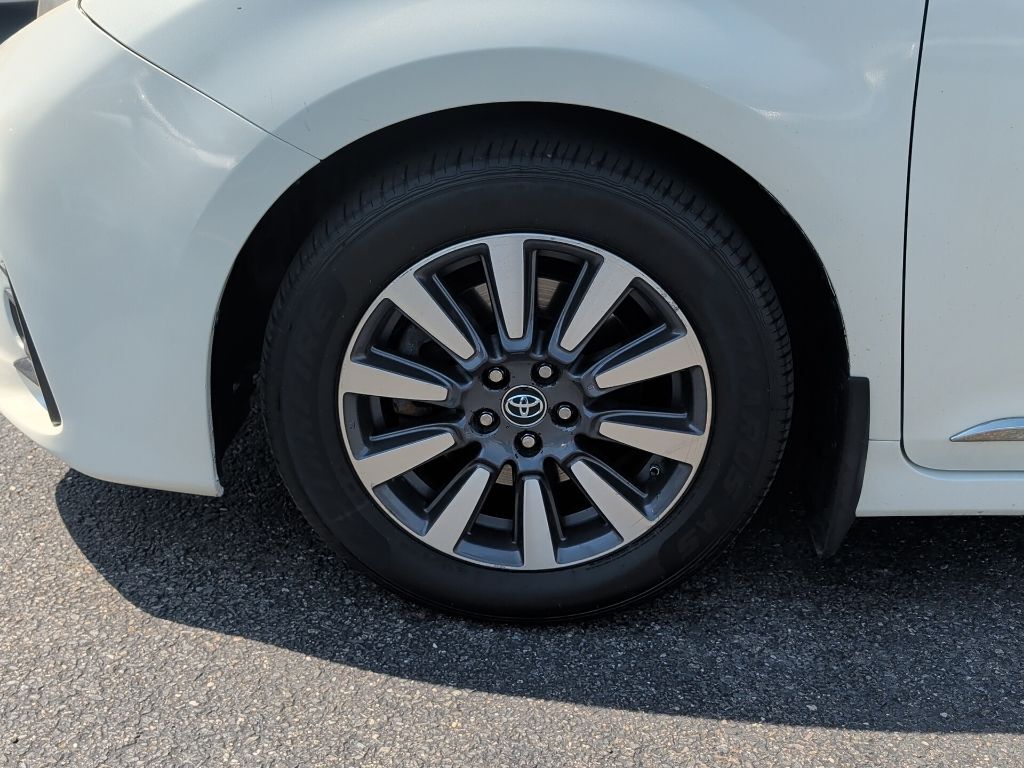 2018 Toyota Sienna XLE Premium Worcester MA