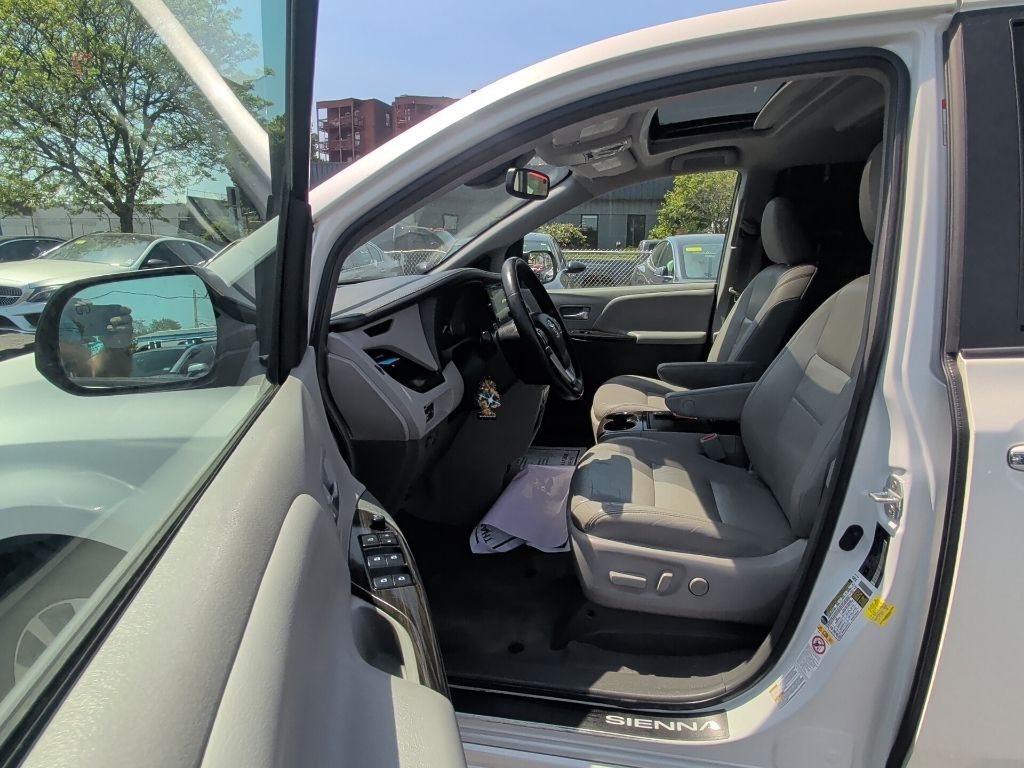 2018 Toyota Sienna XLE Premium Worcester MA