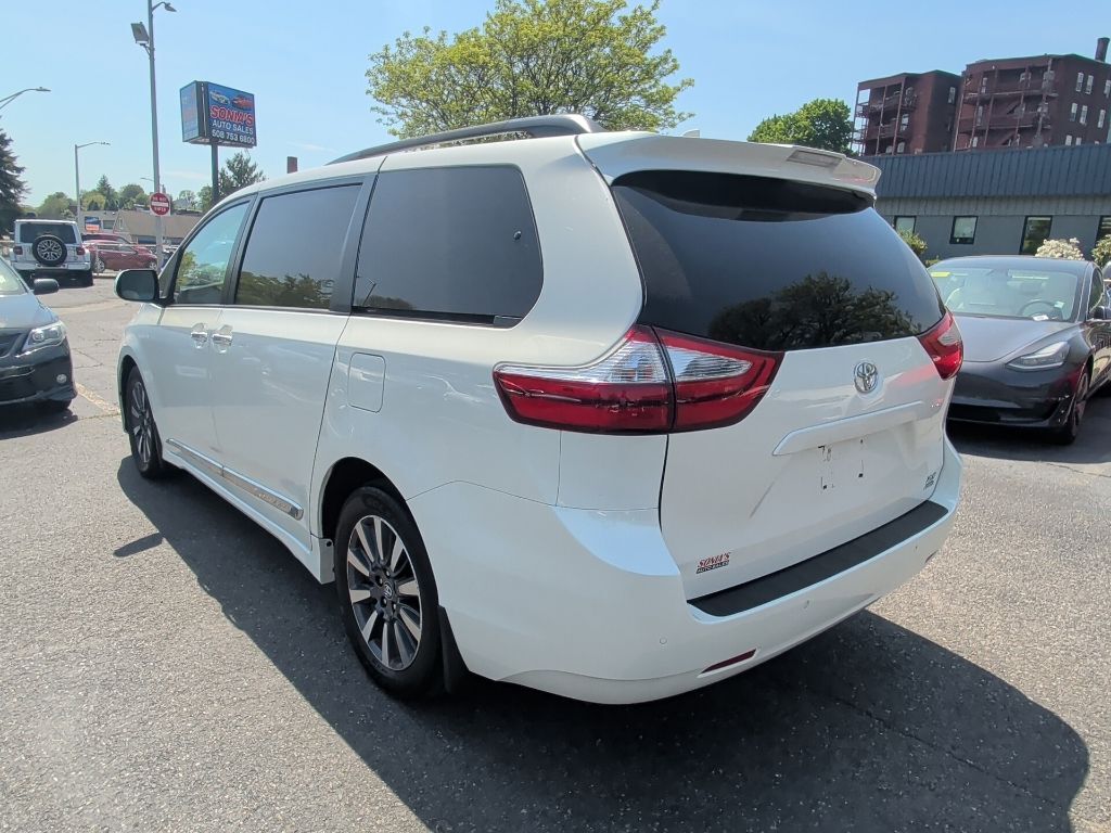 2018 Toyota Sienna XLE Premium Worcester MA