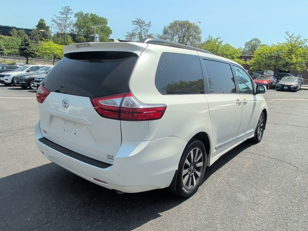 2018 Toyota Sienna XLE Premium Worcester MA